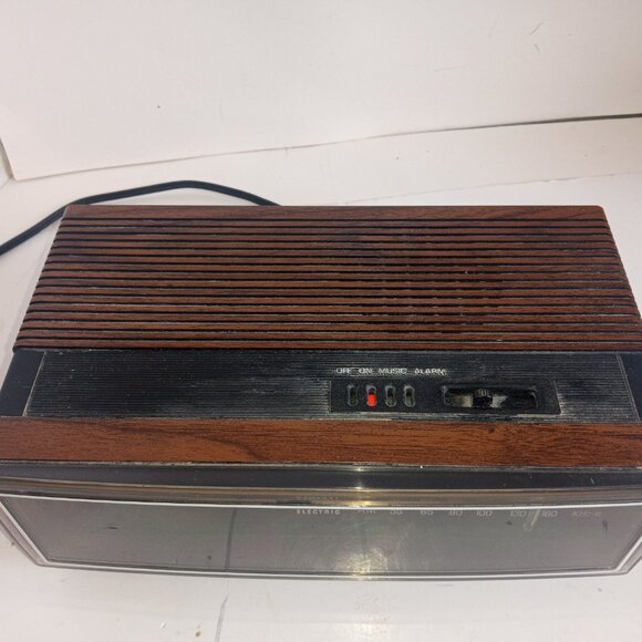Vintage GE Alarm Clock AM/FM Radio Flip Dial 7-4305D Date Code 4130 - Picture 2 of 9